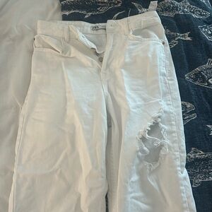 ZARA WHITE GIRLFRIEND JEANS